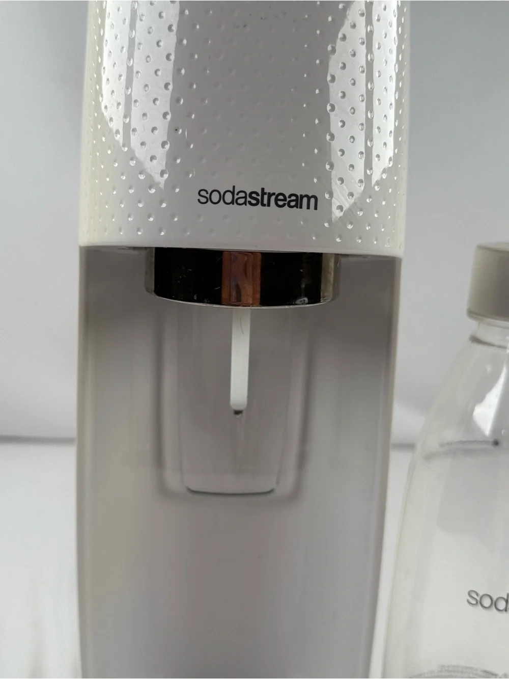 SodaStream Fizzi White Home Soda Maker with Bottle and CO2 Canister